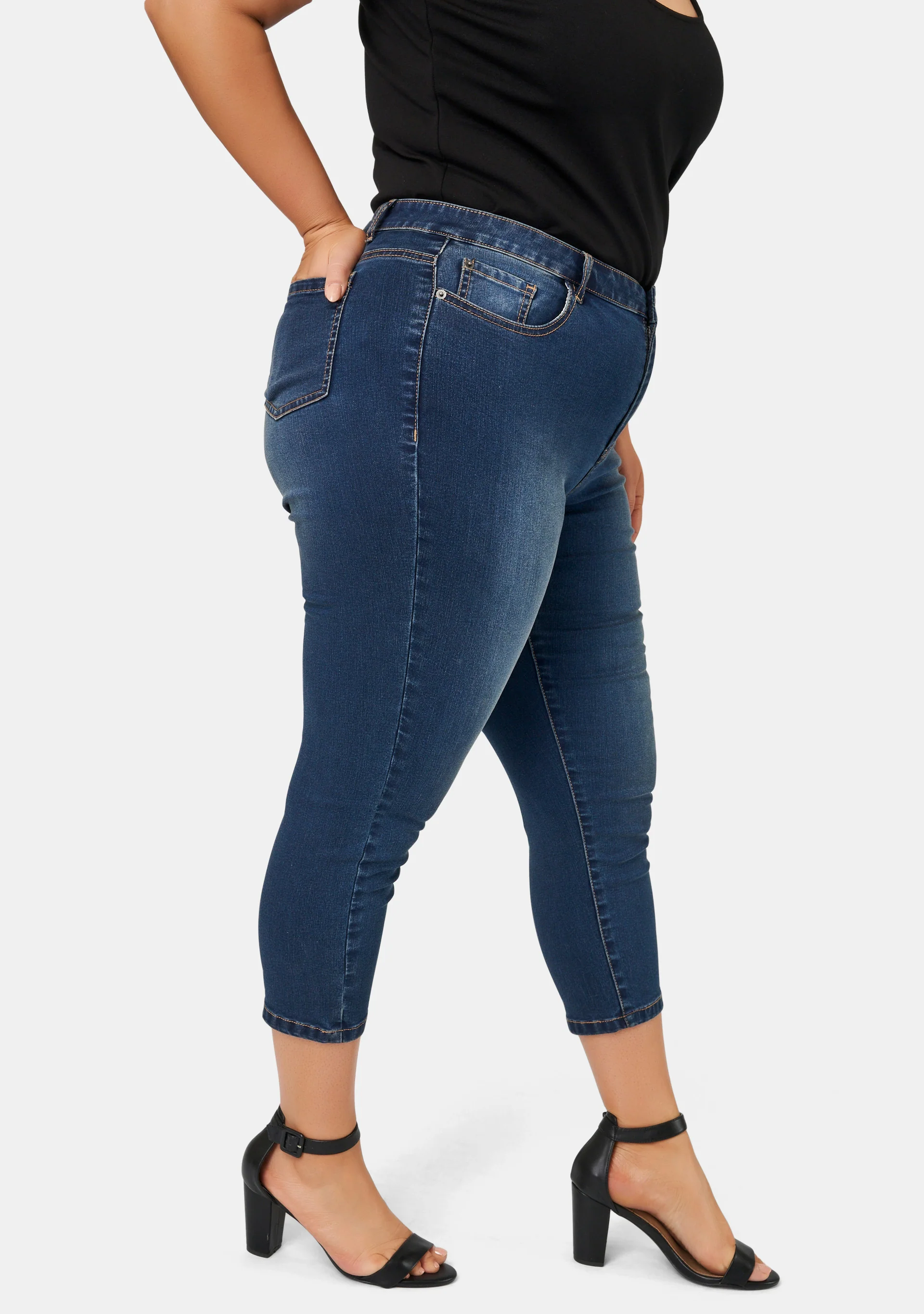 Bobbie Curve Crop Jeans - Image 4