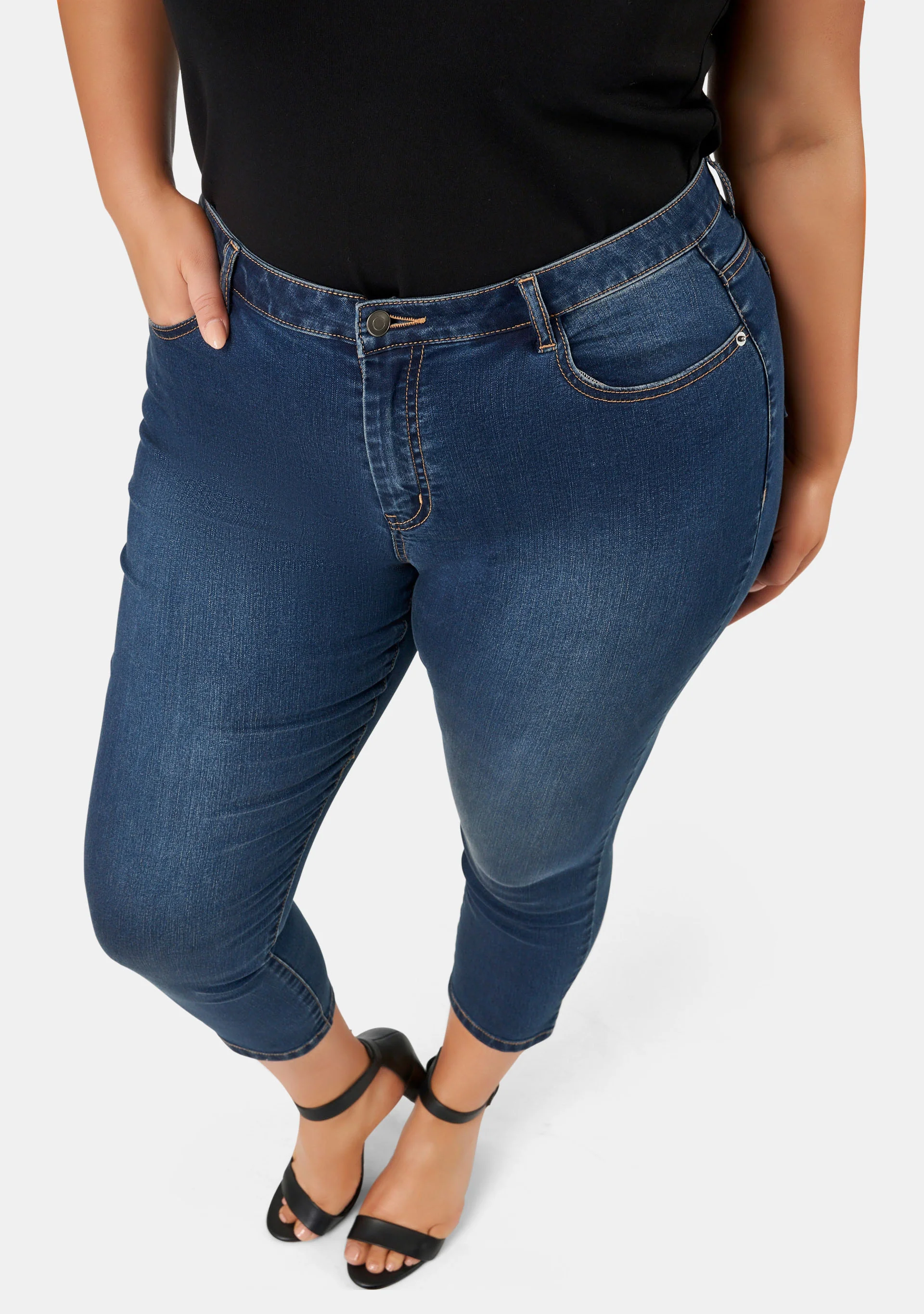 Bobbie Curve Crop Jeans - Image 6