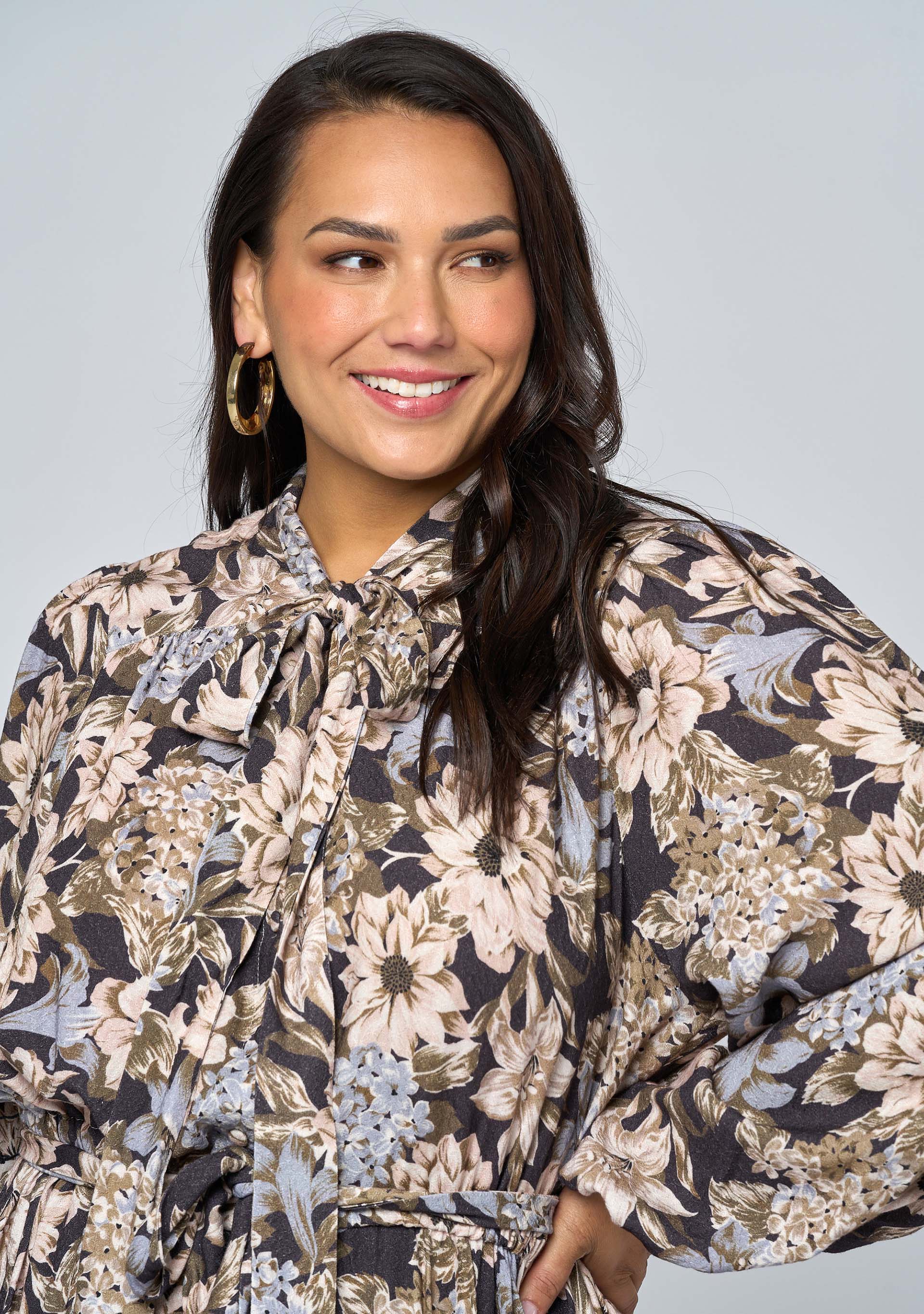 Evangeline Midi Dress - Image 6