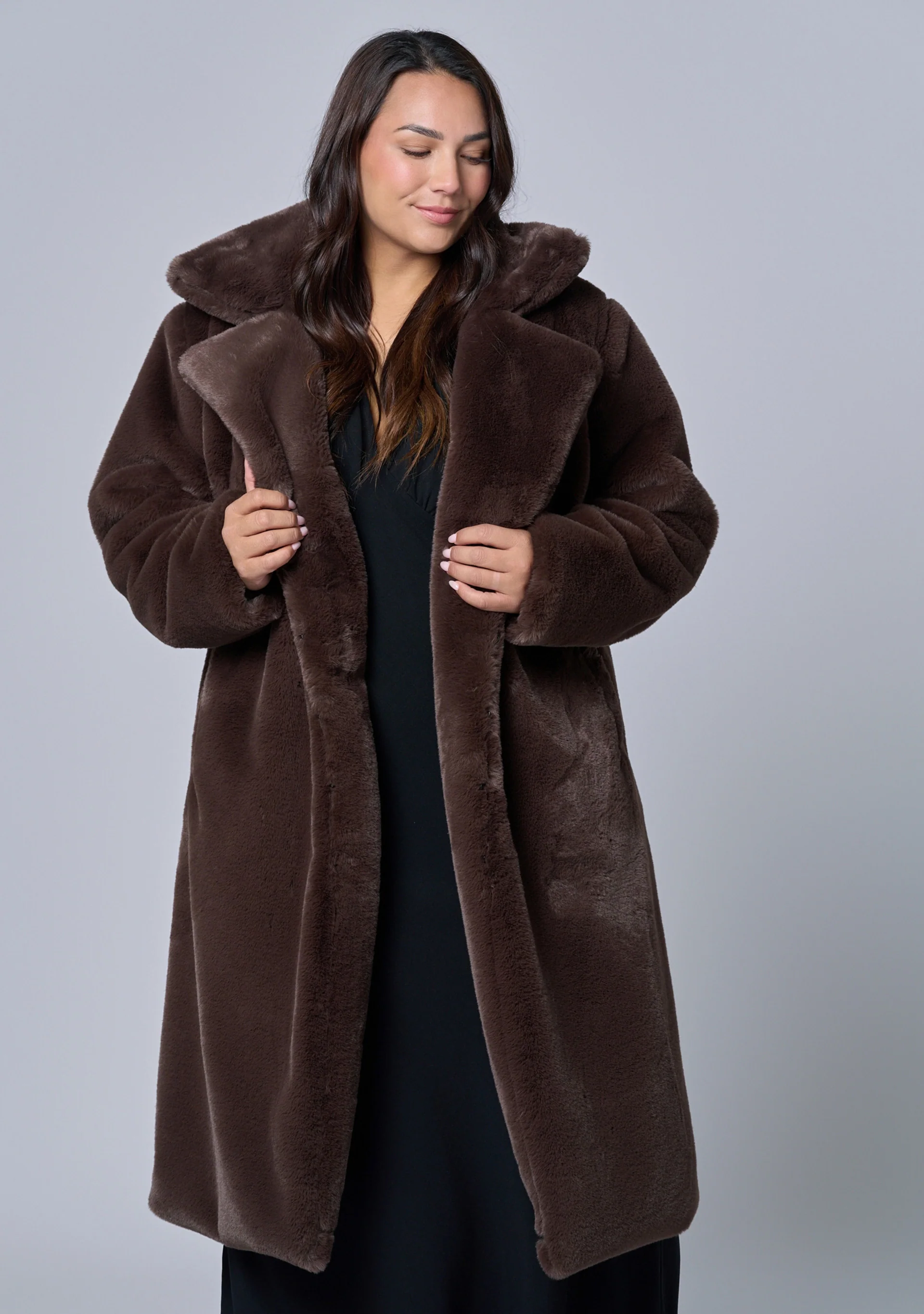 Infamous Fur Coat - Image 3
