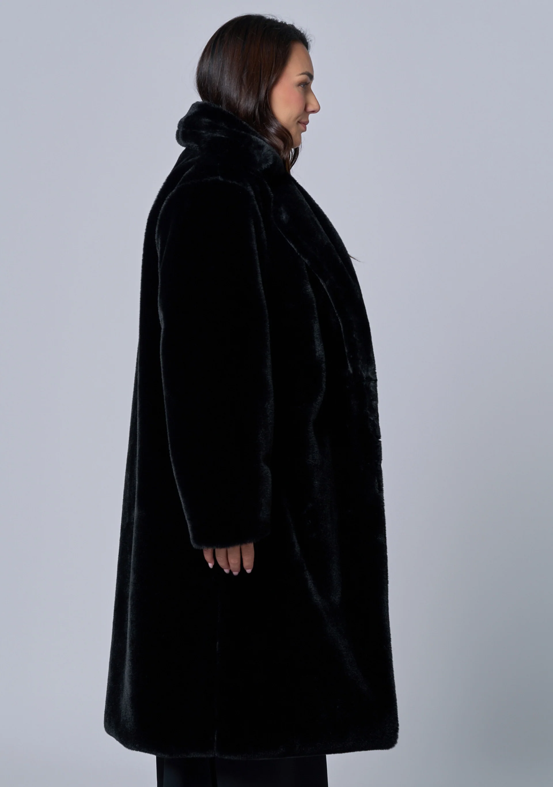 Infamous Fur Coat - Image 4