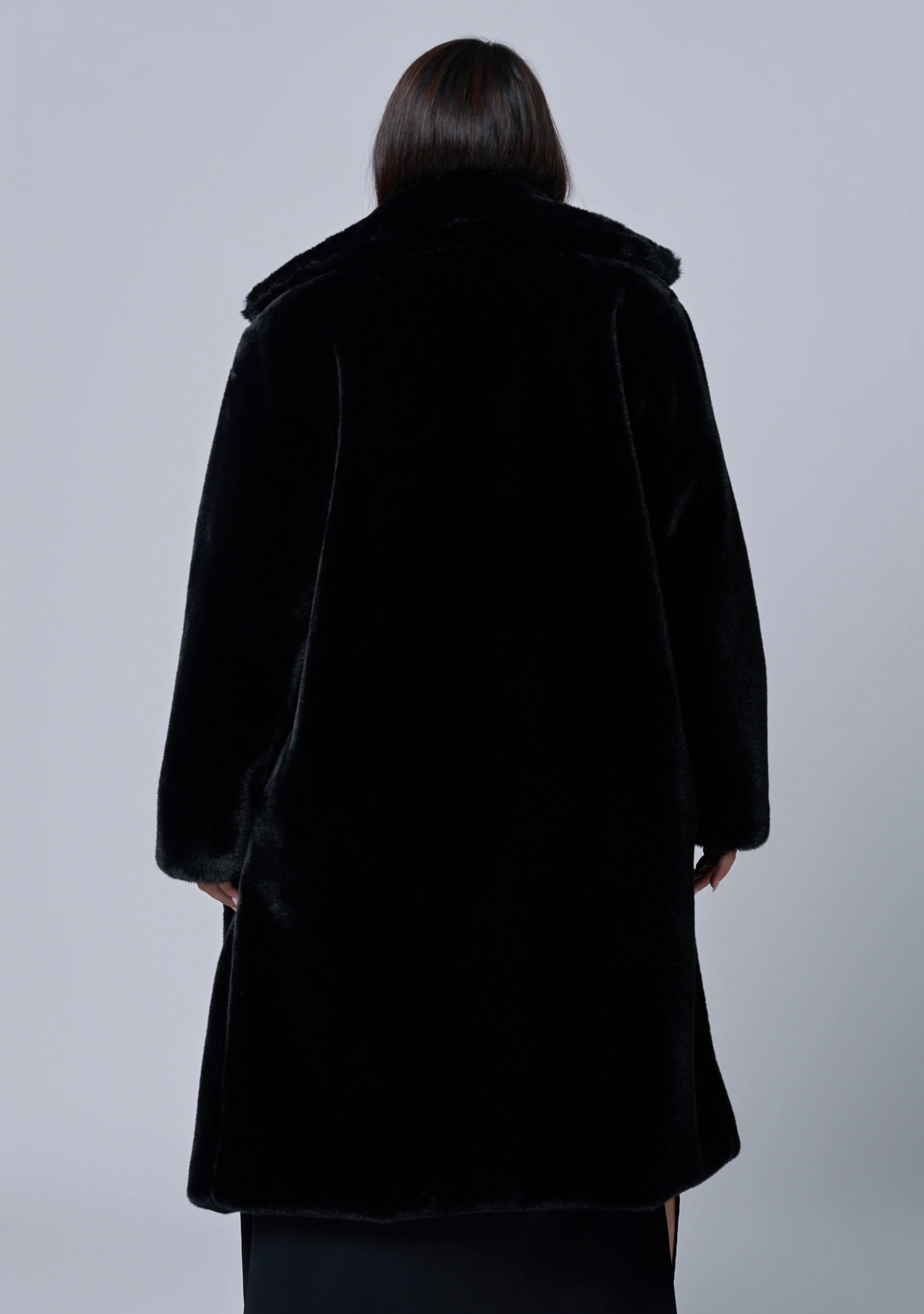 Infamous Fur Coat - Image 5