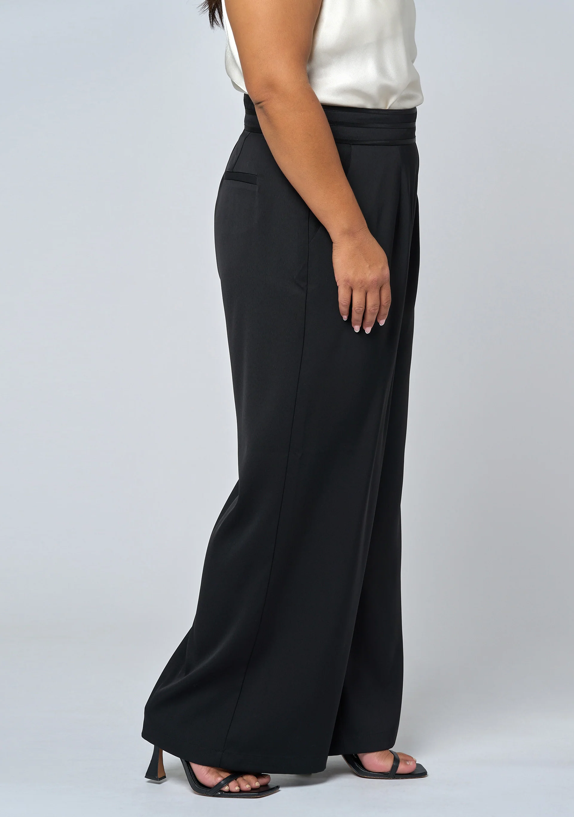 Louise Pant - Image 4