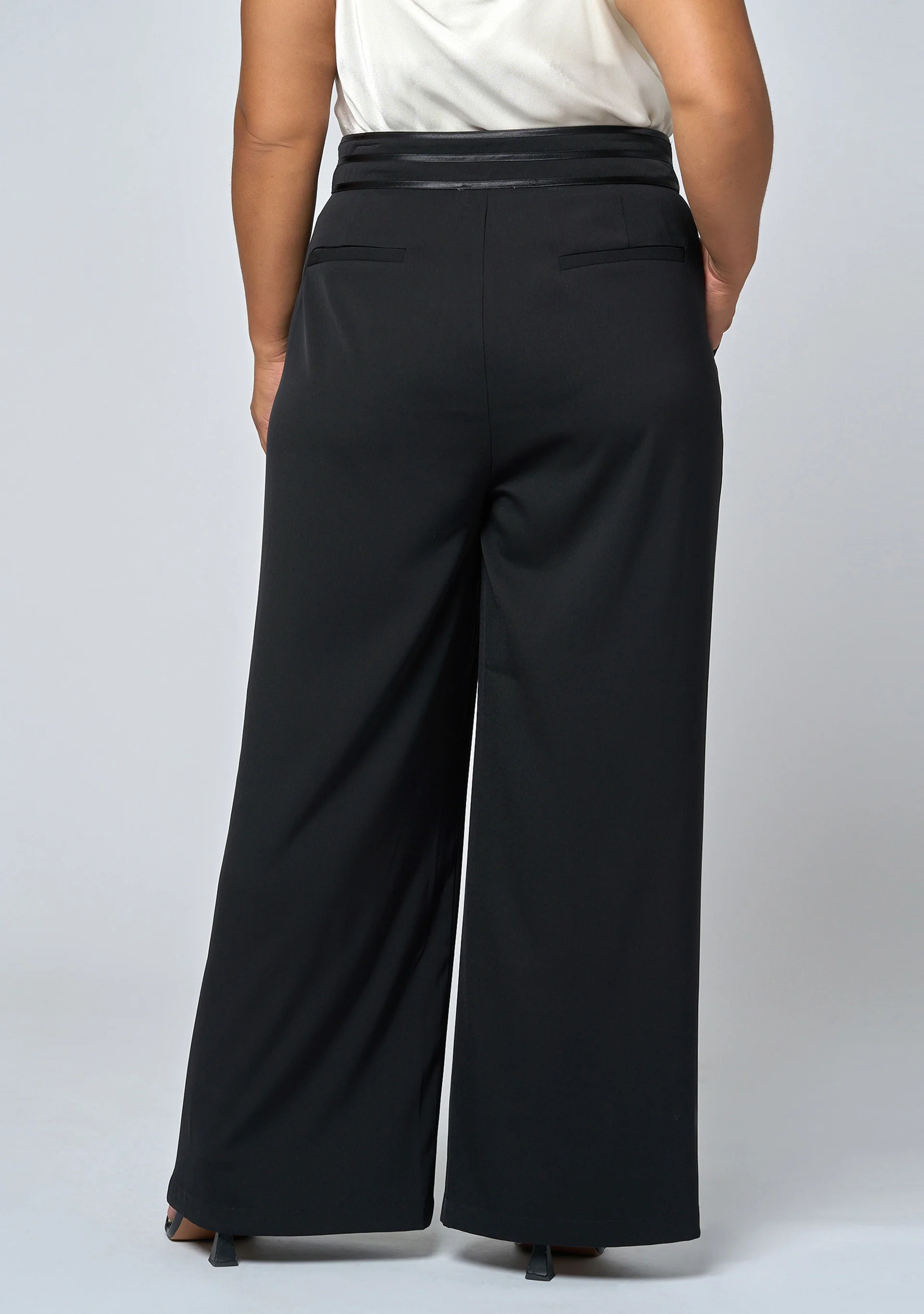 Louise Pant - Image 5