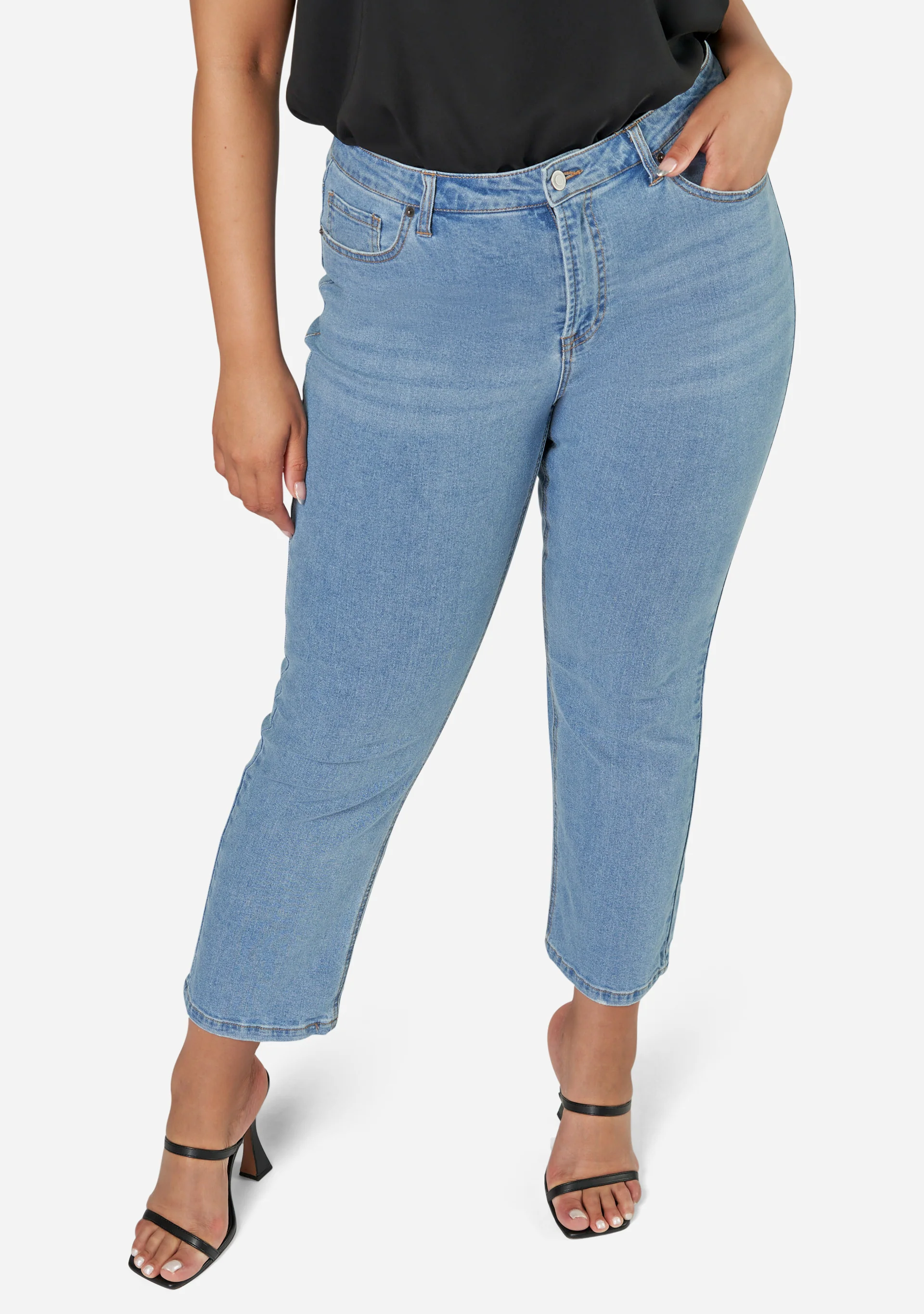 Noa Tapered Jean - Image 7
